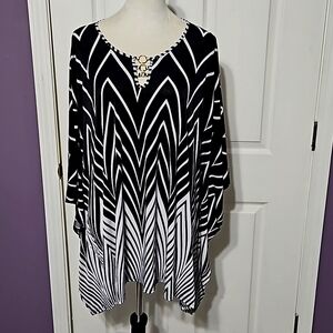 Gorgeous B&W Tunic